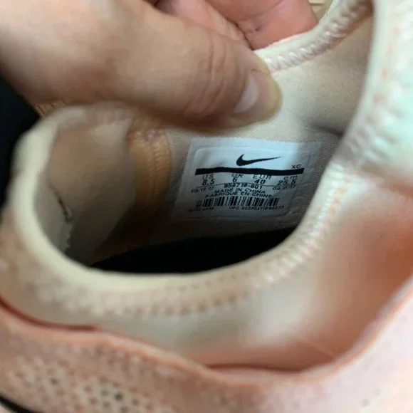 Women's  Tennis Nike Air Zoom Ultra React HC in Peach Size 8.5 - Picture 10 of 10